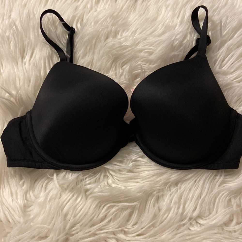 Pink Bras size 36C in excellent condition color black with adjustable strings